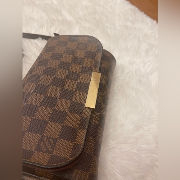 This is size small - Picture 2 of 2